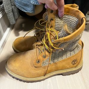 Timberlands women’s fall boots size 9